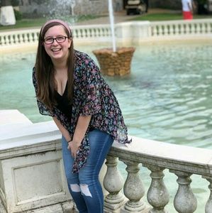 Meet your Posher, Abigail